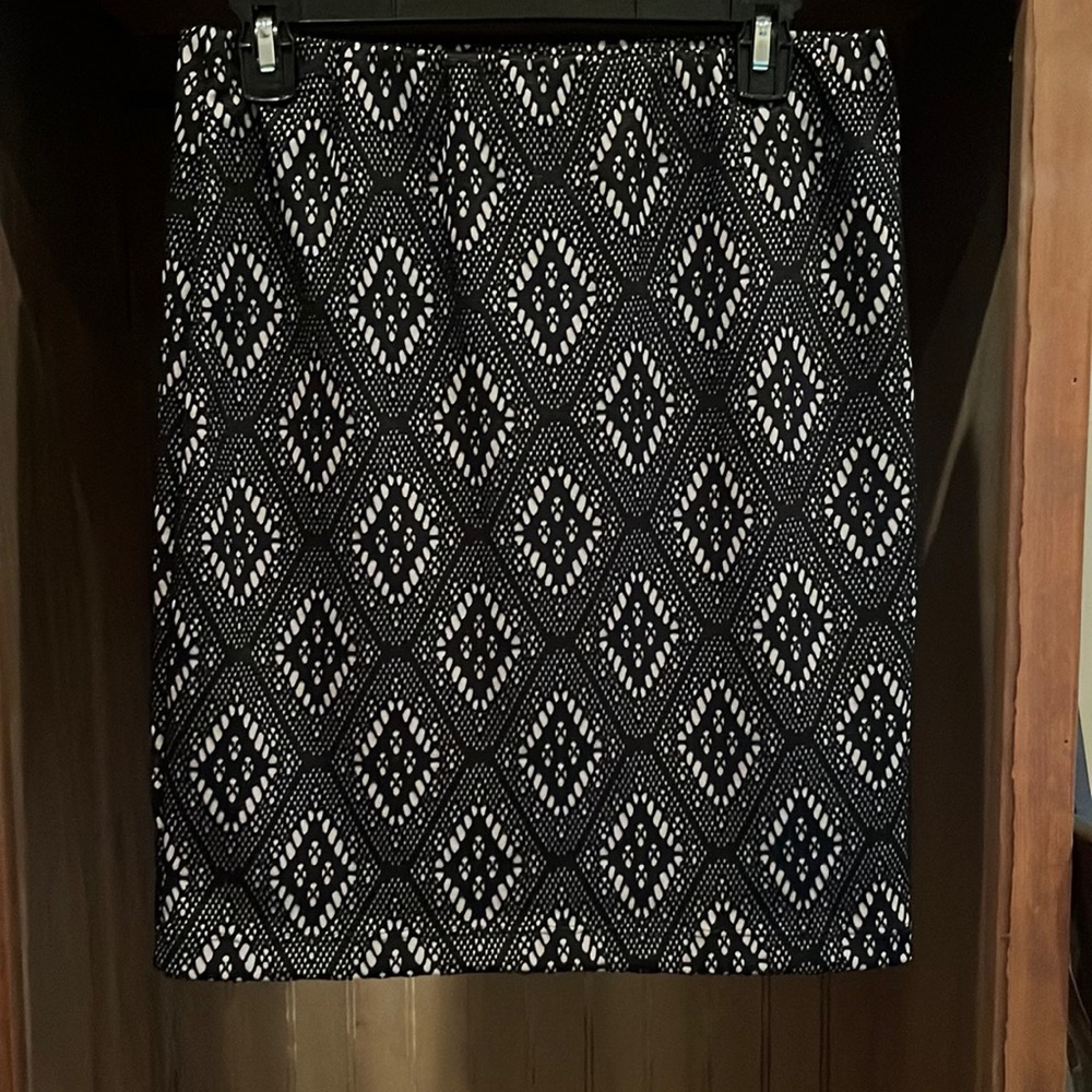 NWOT medium petite Black and Tan mini skirt
